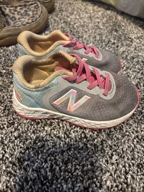 New Balance Kids Gray Sneakers with Pink Laces and Iridescent N